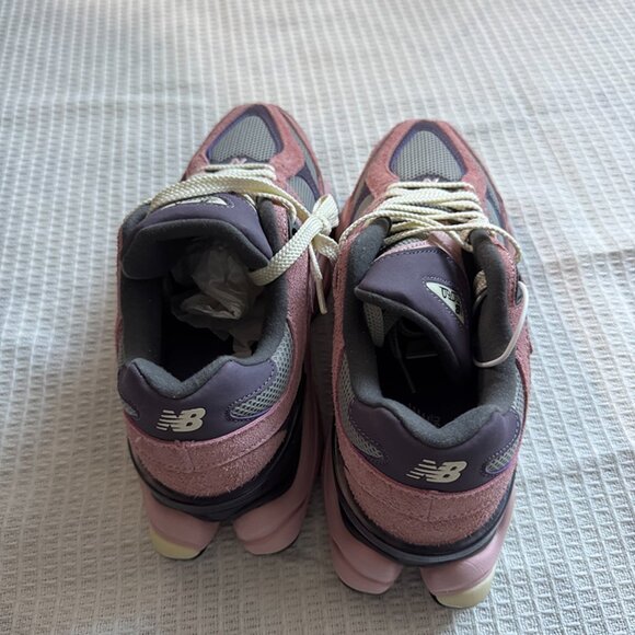 New Balance 9060 Low Top Sneakers - Picture 4 of 5